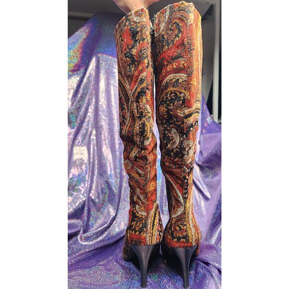 Y2k Diba Red Knee High Velvet Zip Paisley Gold Shimmer Bratz Heeled Boots Sz 8.5 - Picture 3 of 8
